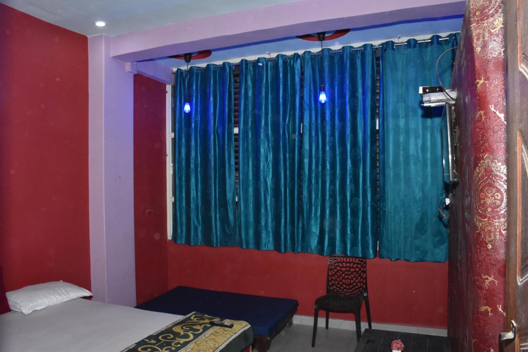 Veda'S Grand P.G Hotel Varanasi Exterior photo