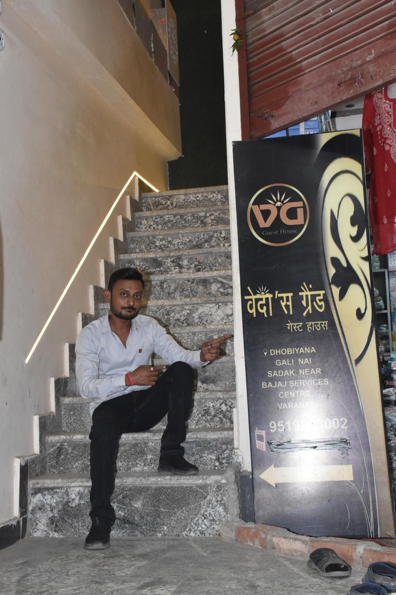 Veda'S Grand P.G Hotel Varanasi Exterior photo